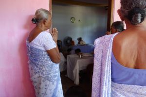 obřad Sangika dana na Srí Lance