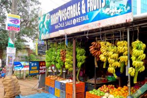 Prodej různých druhů banánů v pouličním krámku v Indii - od Authentic World Food