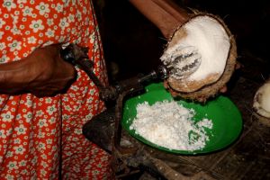 Srílanský tradiční mlýnek na mletí čerstvého kokosu - od Authentic World Food