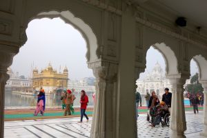 Průhled na Zlatý chrám, Amritsar, Indie
