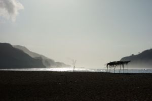 surf spot na ostrově Lombok v ranním oparu