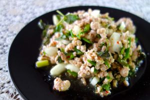 Larb moo - Minced pork meat salad