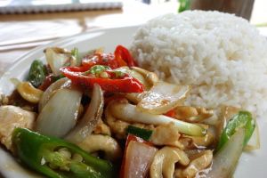 Gai phat met mamuang himmaphan - Chicken with cashew nuts