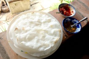 Banh dap - Crushed rice cracker with anchovy sauce