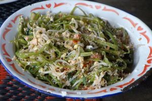 Pelecing kangkung - Water spinach with mung sprouts