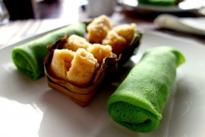 Kueh dadar - Pancakes with coconut