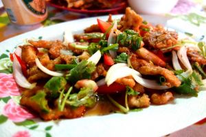 Gai sabb - Fried chicken salad