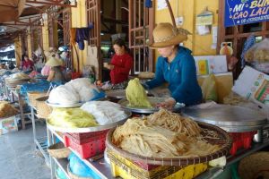 Vendors of precooked noodles in the streets of Vietnam - by Authentic World Food