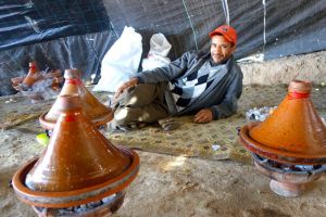 Čekání na tažín na tržišti v Maroku od Authentic World Food